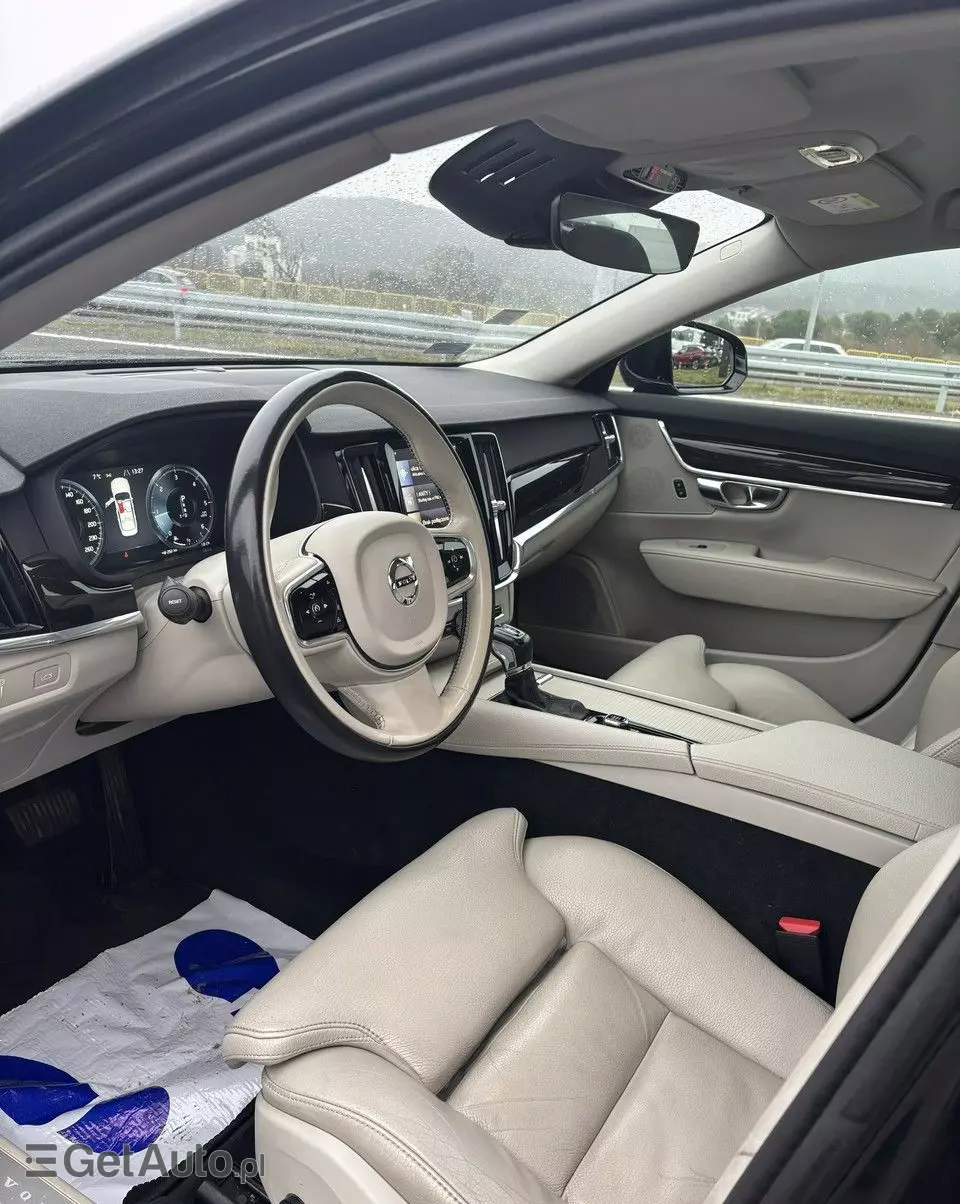 VOLVO S90 D4 AWD Momentum