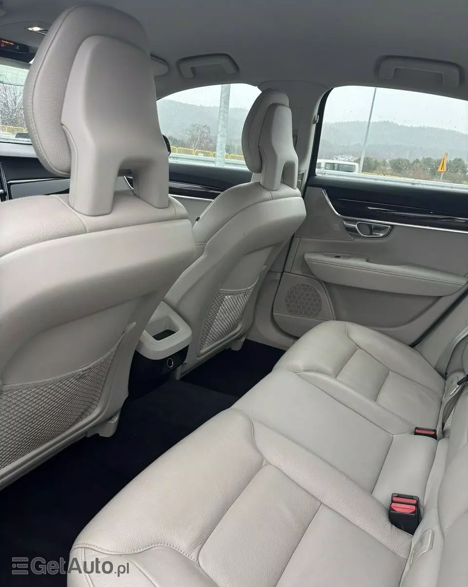 VOLVO S90 D4 AWD Momentum