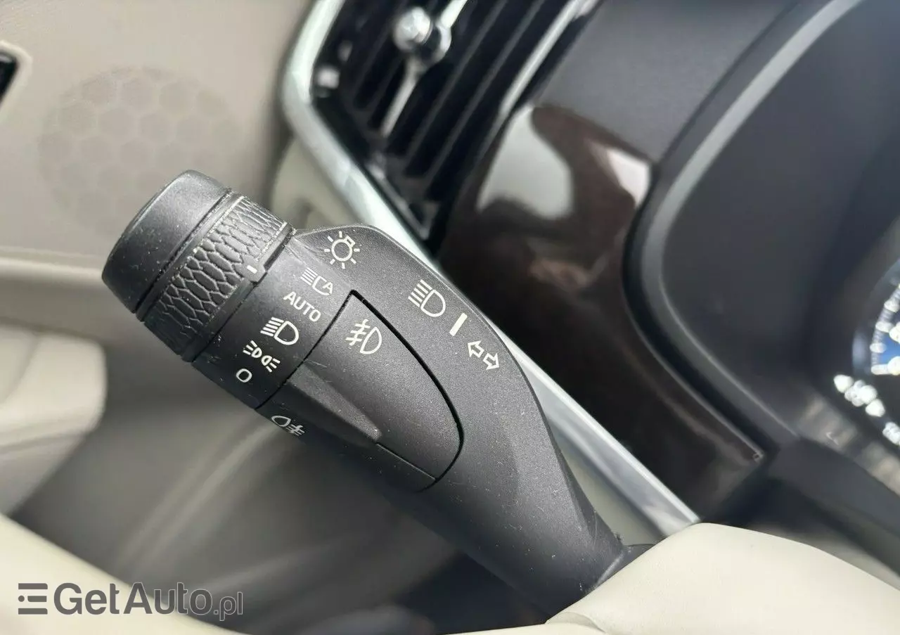 VOLVO S90 D4 AWD Momentum