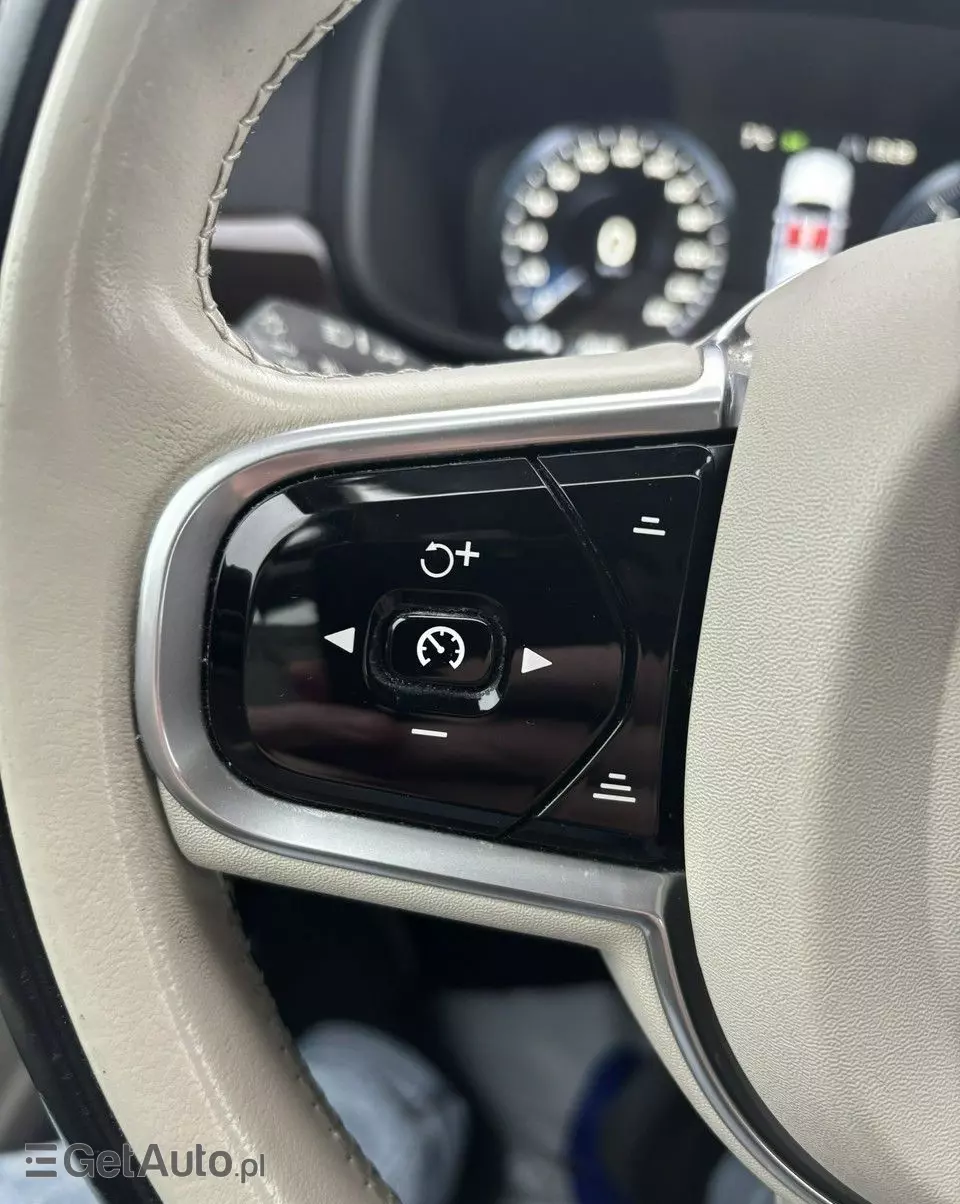 VOLVO S90 D4 AWD Momentum