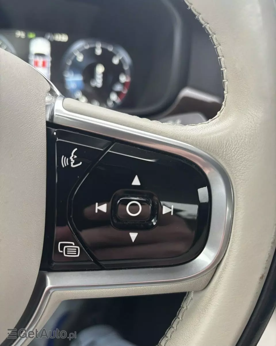 VOLVO S90 D4 AWD Momentum