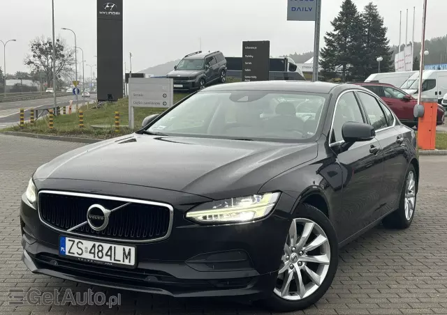 VOLVO S90 D4 AWD Momentum