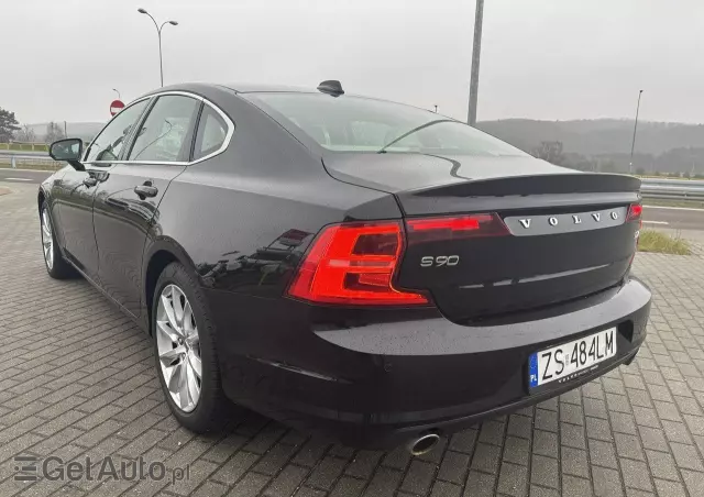 VOLVO S90 D4 AWD Momentum
