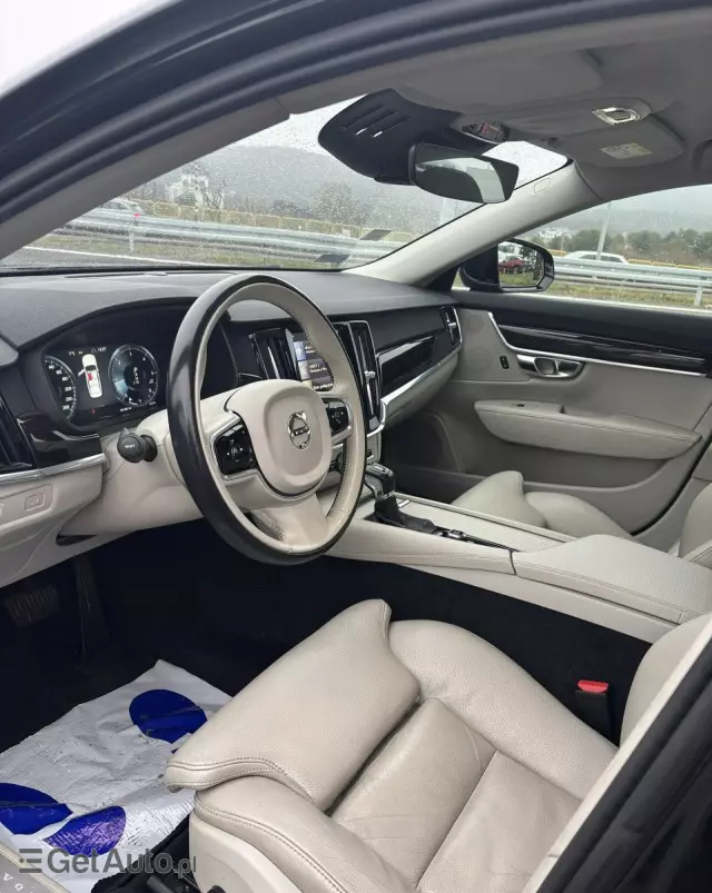 VOLVO S90 D4 AWD Momentum