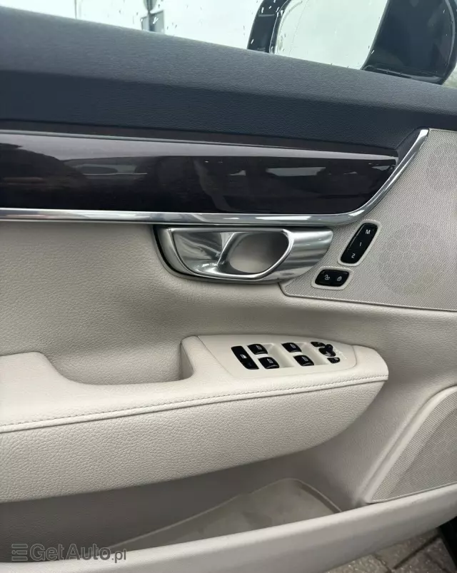 VOLVO S90 D4 AWD Momentum