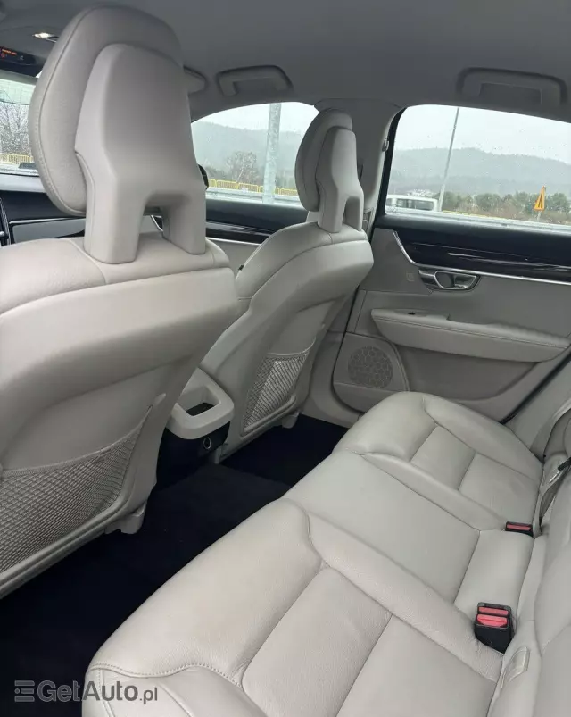 VOLVO S90 D4 AWD Momentum