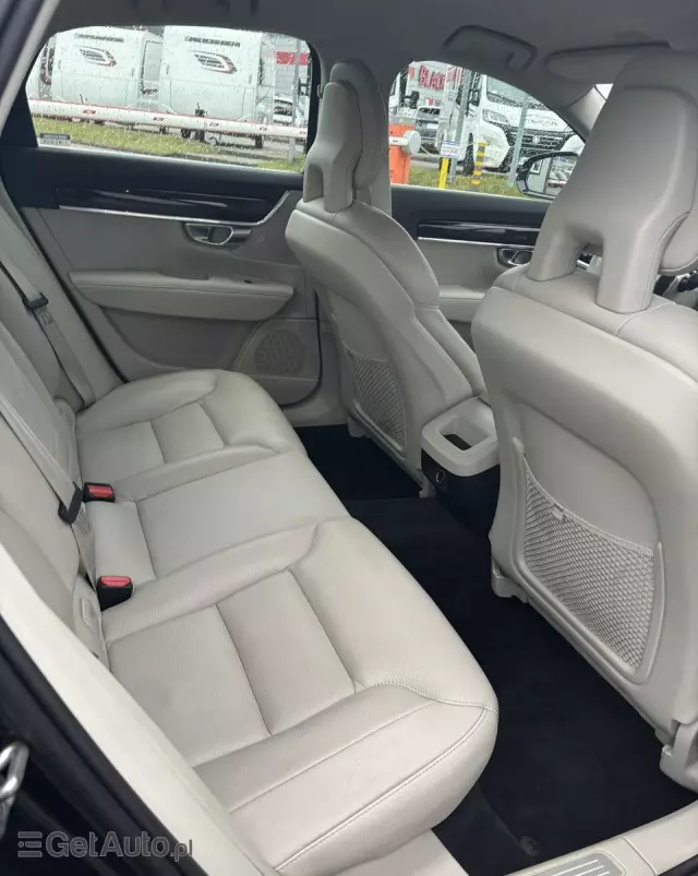 VOLVO S90 D4 AWD Momentum