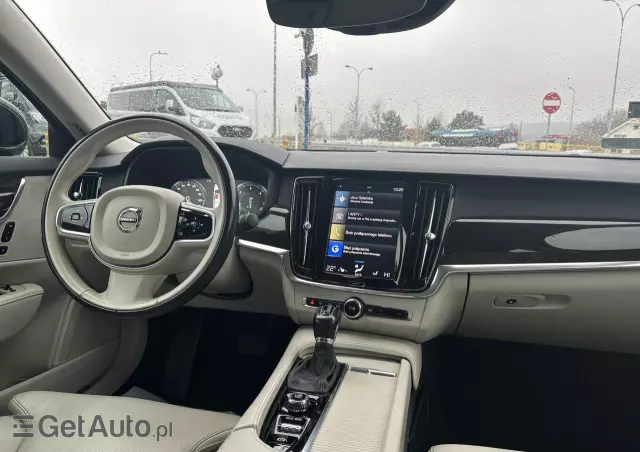 VOLVO S90 D4 AWD Momentum