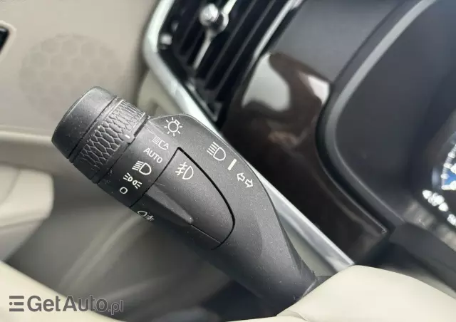 VOLVO S90 D4 AWD Momentum