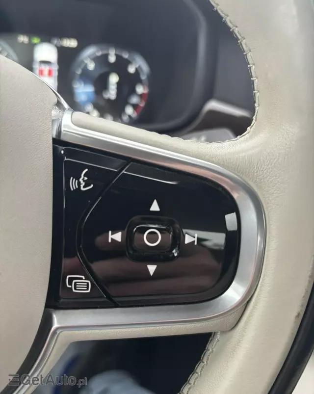 VOLVO S90 D4 AWD Momentum