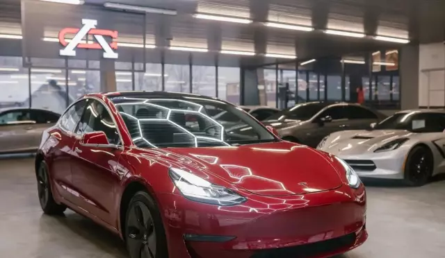 TESLA Model 3 