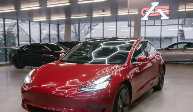 TESLA Model 3 