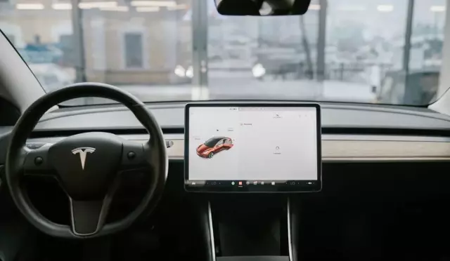 TESLA Model 3 