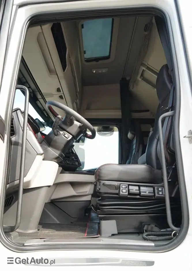 SCANIA S 580 / V8 / RETARDER / KLIMA POSTOJOWA / CAŁA NA PODUSZKACH / ALUFELGI  /  SKÓRY / OPONY 100% / 