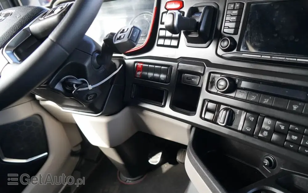 SCANIA S 580 / V8 / RETARDER / KLIMA POSTOJOWA / CAŁA NA PODUSZKACH / ALUFELGI  /  SKÓRY / OPONY 100% / 