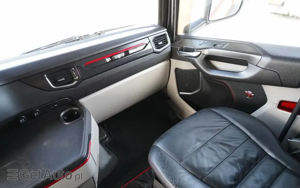 SCANIA S 580 / V8 / RETARDER / KLIMA POSTOJOWA / CAŁA NA PODUSZKACH / ALUFELGI  /  SKÓRY / OPONY 100% / 