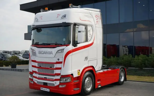 SCANIA S 580 / V8 / RETARDER / KLIMA POSTOJOWA / CAŁA NA PODUSZKACH / ALUFELGI  /  SKÓRY / OPONY 100% / 