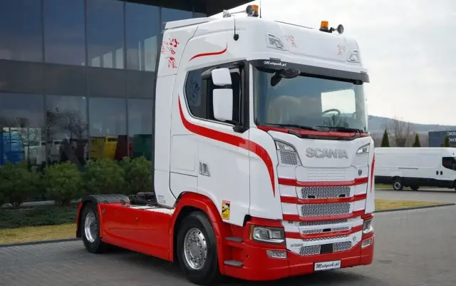 SCANIA S 580 / V8 / RETARDER / KLIMA POSTOJOWA / CAŁA NA PODUSZKACH / ALUFELGI  /  SKÓRY / OPONY 100% / 