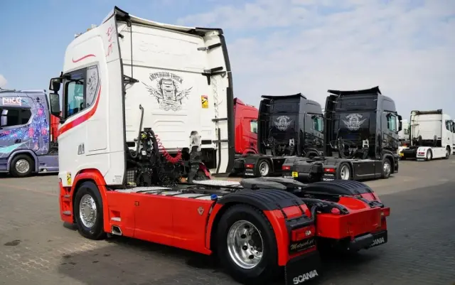 SCANIA S 580 / V8 / RETARDER / KLIMA POSTOJOWA / CAŁA NA PODUSZKACH / ALUFELGI  /  SKÓRY / OPONY 100% / 