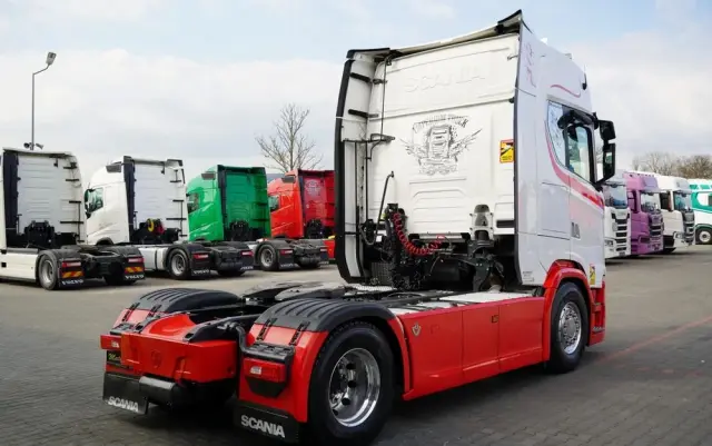 SCANIA S 580 / V8 / RETARDER / KLIMA POSTOJOWA / CAŁA NA PODUSZKACH / ALUFELGI  /  SKÓRY / OPONY 100% / 