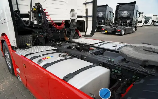 SCANIA S 580 / V8 / RETARDER / KLIMA POSTOJOWA / CAŁA NA PODUSZKACH / ALUFELGI  /  SKÓRY / OPONY 100% / 