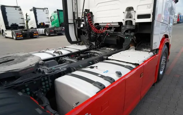 SCANIA S 580 / V8 / RETARDER / KLIMA POSTOJOWA / CAŁA NA PODUSZKACH / ALUFELGI  /  SKÓRY / OPONY 100% / 