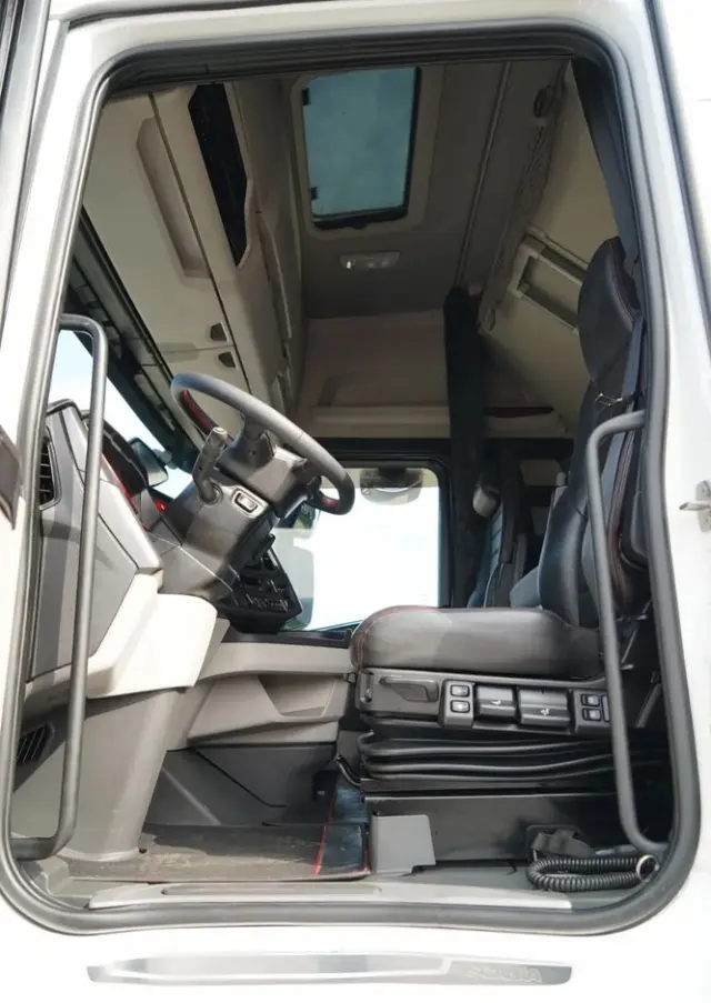 SCANIA S 580 / V8 / RETARDER / KLIMA POSTOJOWA / CAŁA NA PODUSZKACH / ALUFELGI  /  SKÓRY / OPONY 100% / 