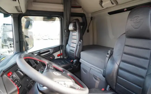 SCANIA S 580 / V8 / RETARDER / KLIMA POSTOJOWA / CAŁA NA PODUSZKACH / ALUFELGI  /  SKÓRY / OPONY 100% / 
