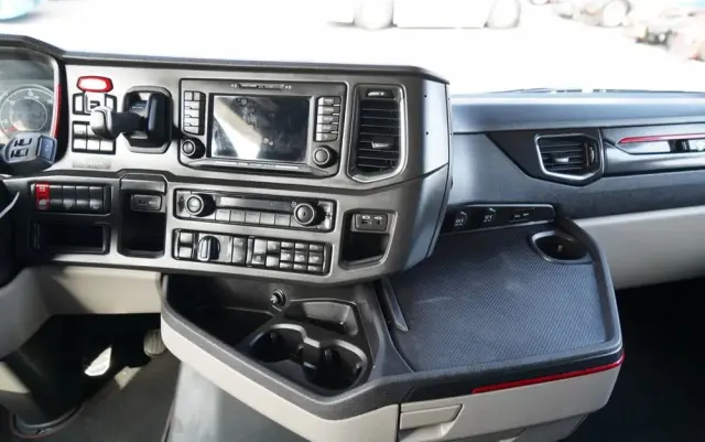 SCANIA S 580 / V8 / RETARDER / KLIMA POSTOJOWA / CAŁA NA PODUSZKACH / ALUFELGI  /  SKÓRY / OPONY 100% / 