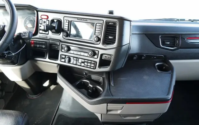 SCANIA S 580 / V8 / RETARDER / KLIMA POSTOJOWA / CAŁA NA PODUSZKACH / ALUFELGI  /  SKÓRY / OPONY 100% / 