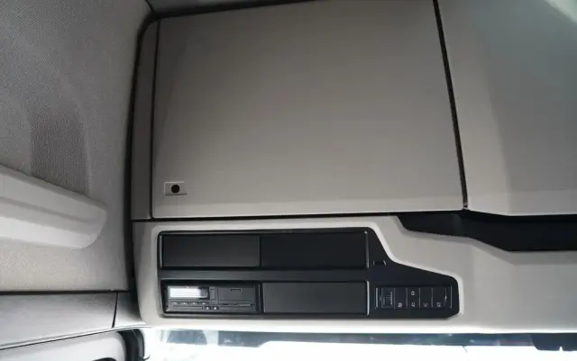 SCANIA S 580 / V8 / RETARDER / KLIMA POSTOJOWA / CAŁA NA PODUSZKACH / ALUFELGI  /  SKÓRY / OPONY 100% / 