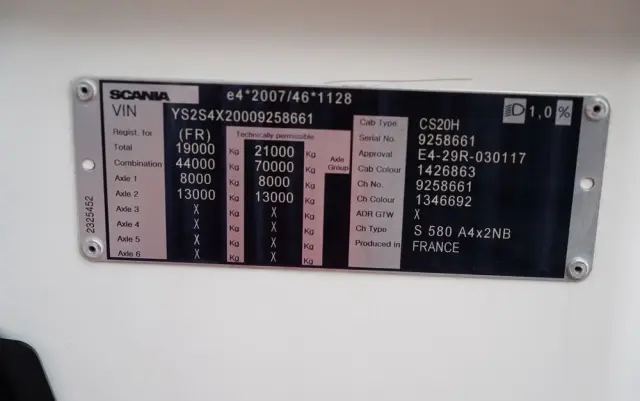 SCANIA S 580 / V8 / RETARDER / KLIMA POSTOJOWA / CAŁA NA PODUSZKACH / ALUFELGI  /  SKÓRY / OPONY 100% / 