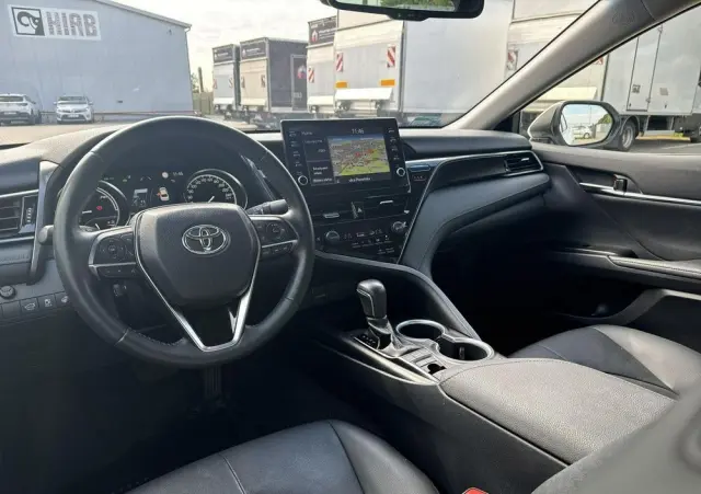 TOYOTA Camry 
