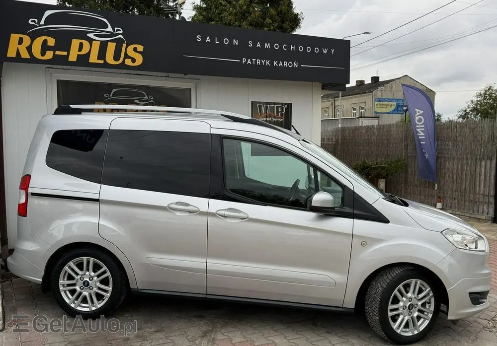 FORD Tourneo Courier 1.0 EcoBoost S&S Titanium