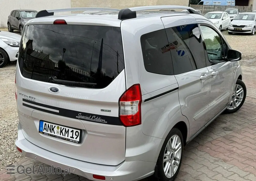 FORD Tourneo Courier 1.0 EcoBoost S&S Titanium