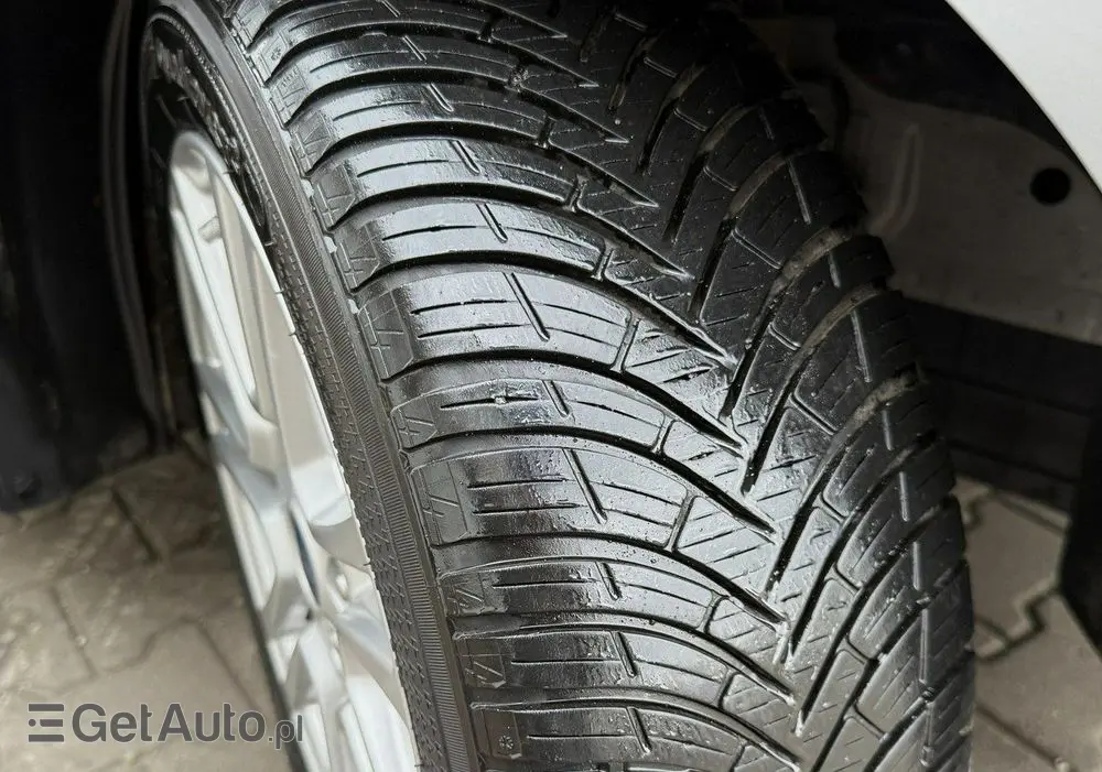 FORD Tourneo Courier 1.0 EcoBoost S&S Titanium