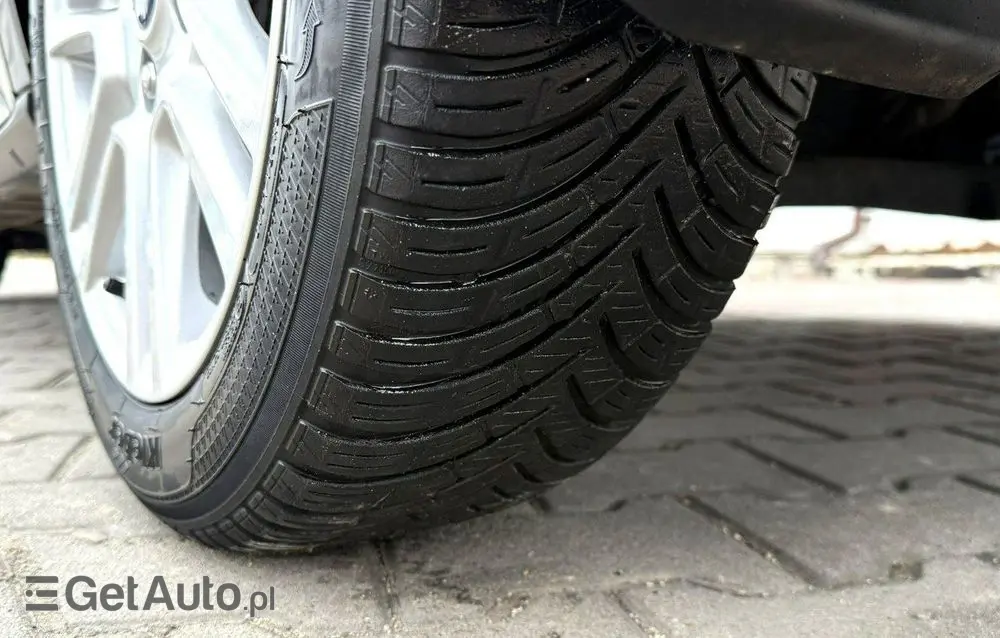 FORD Tourneo Courier 1.0 EcoBoost S&S Titanium