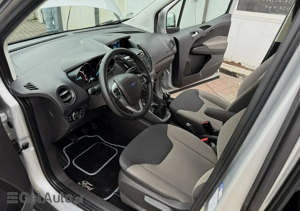 FORD Tourneo Courier 1.0 EcoBoost S&S Titanium