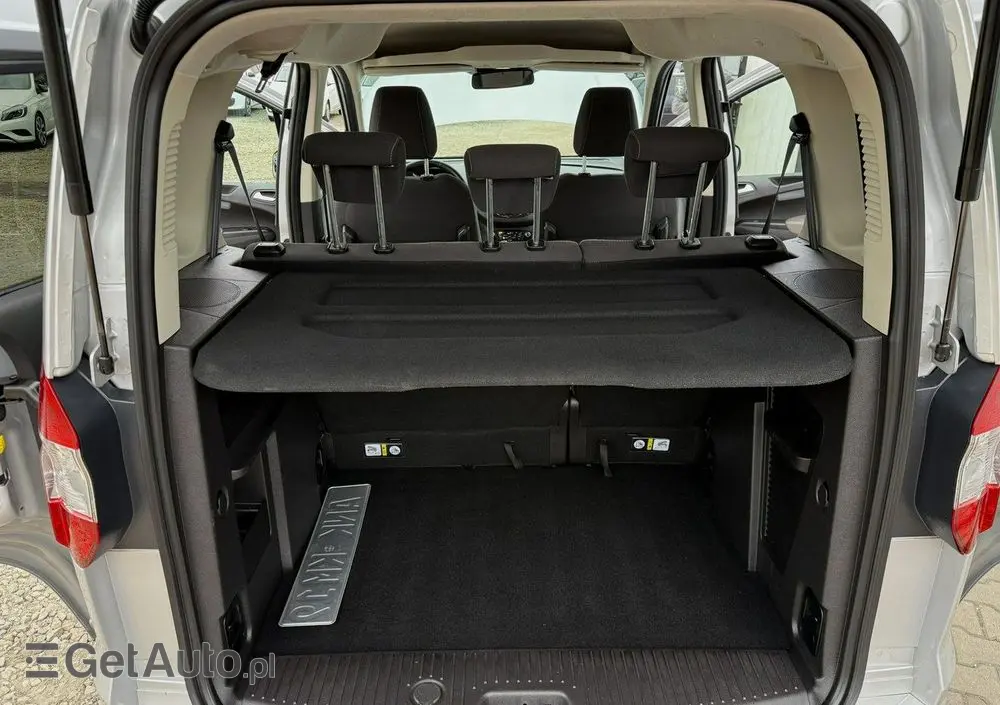 FORD Tourneo Courier 1.0 EcoBoost S&S Titanium
