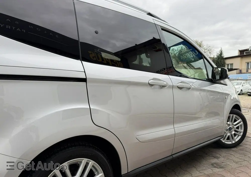 FORD Tourneo Courier 1.0 EcoBoost S&S Titanium