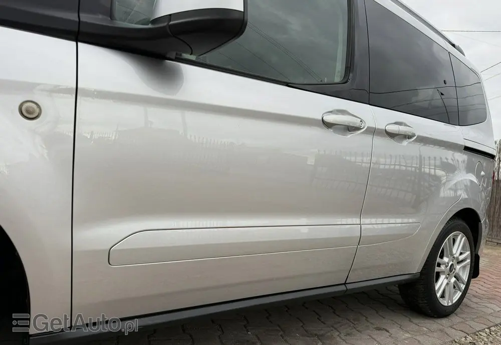 FORD Tourneo Courier 1.0 EcoBoost S&S Titanium