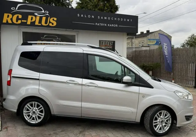 FORD Tourneo Courier 1.0 EcoBoost S&S Titanium