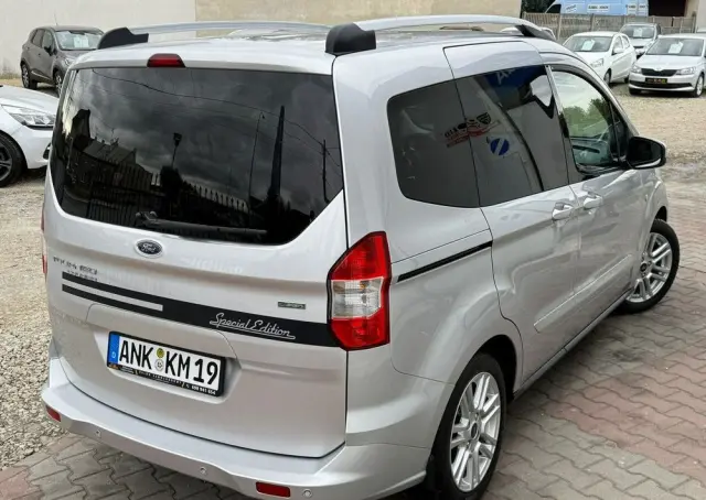 FORD Tourneo Courier 1.0 EcoBoost S&S Titanium