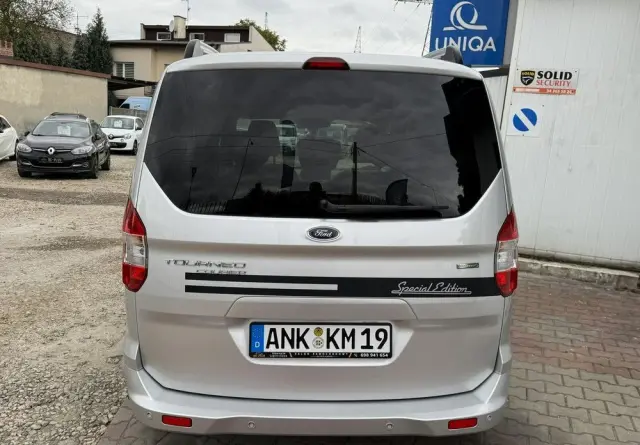 FORD Tourneo Courier 1.0 EcoBoost S&S Titanium