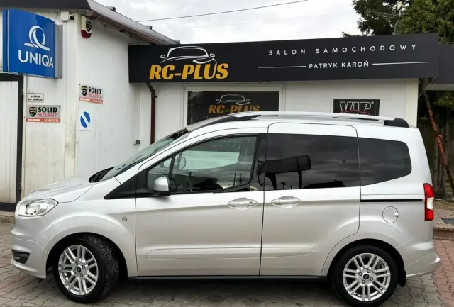 FORD Tourneo Courier 1.0 EcoBoost S&S Titanium