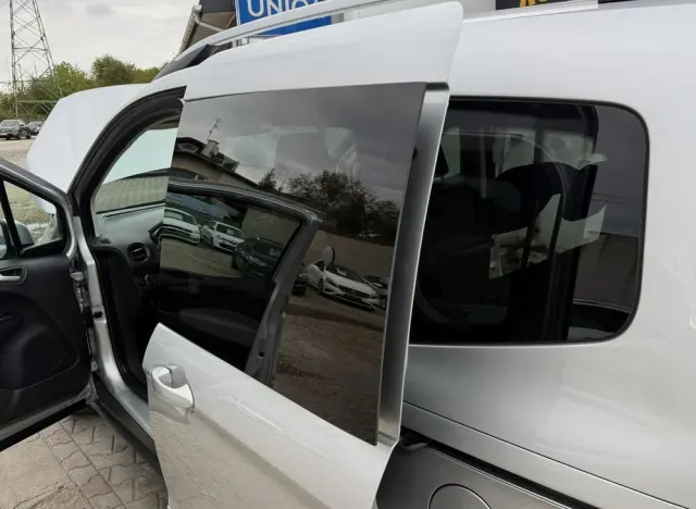 FORD Tourneo Courier 1.0 EcoBoost S&S Titanium