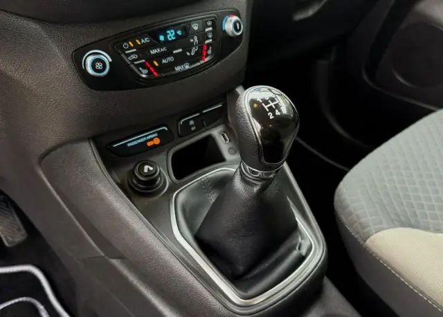 FORD Tourneo Courier 1.0 EcoBoost S&S Titanium