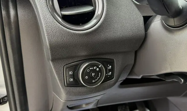 FORD Tourneo Courier 1.0 EcoBoost S&S Titanium