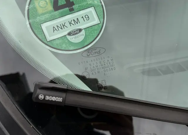 FORD Tourneo Courier 1.0 EcoBoost S&S Titanium