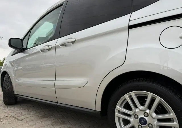 FORD Tourneo Courier 1.0 EcoBoost S&S Titanium